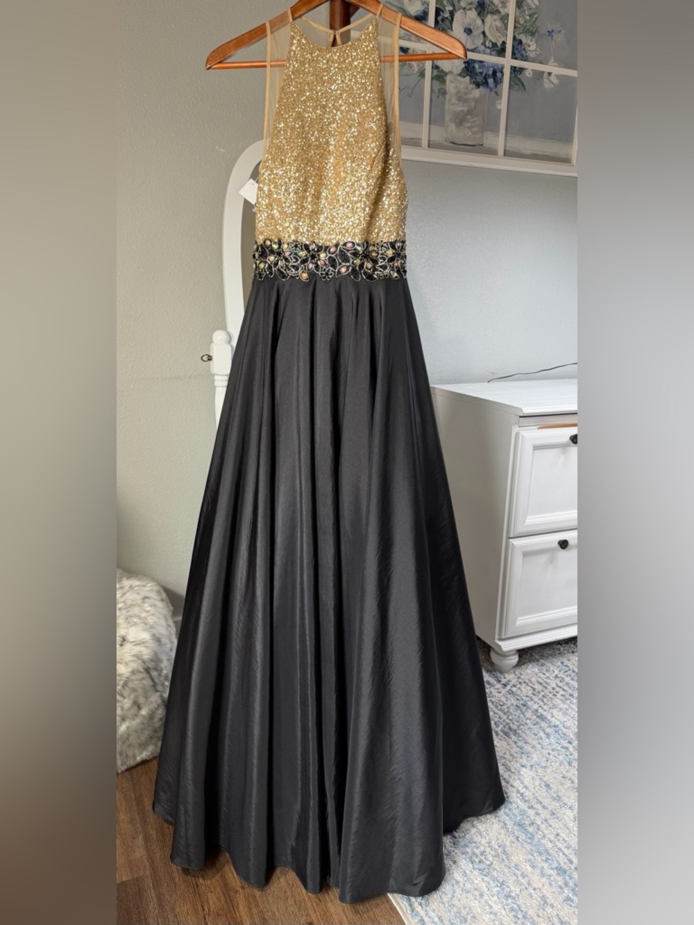 NWOT Madison James Black and Gold Embellished Evening Prom Dress size 4